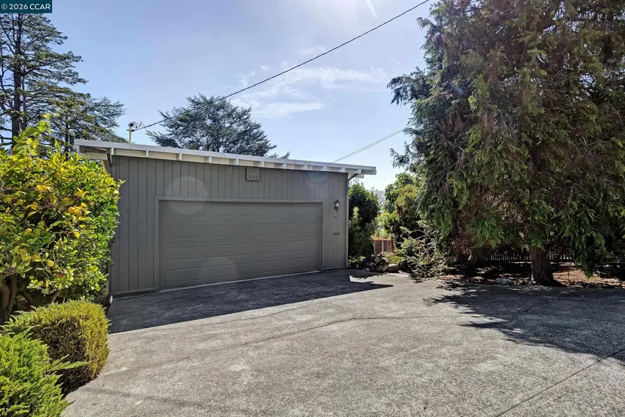 557 Summit Dr, Pinole, CA 94564 - #2
