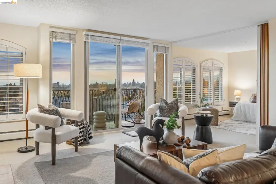 5405 Carlton St  #202, Oakland, CA 94618 - #3