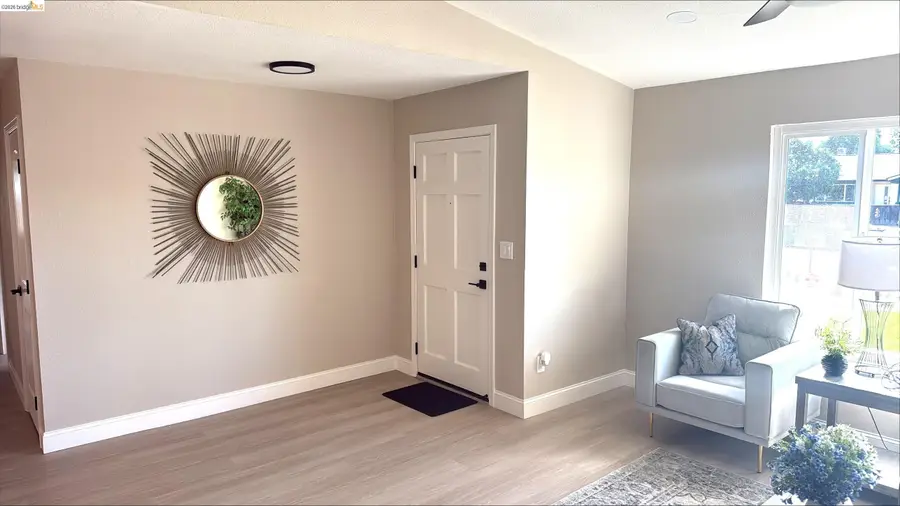 113 Daphne Ct, Antioch, CA 94509 - #2