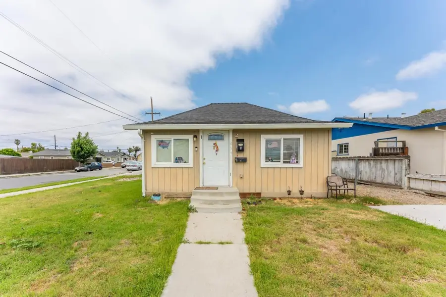 694 Central Avenue, Hollister, CA 95023 - #2