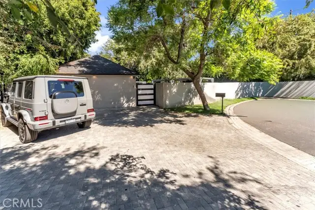 4624 Saint Clair, Valley Village, CA 91607 - #2