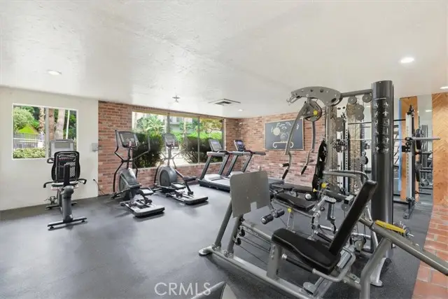 1517 E Garfield Ave  #32, Glendale, CA 91205 - #2