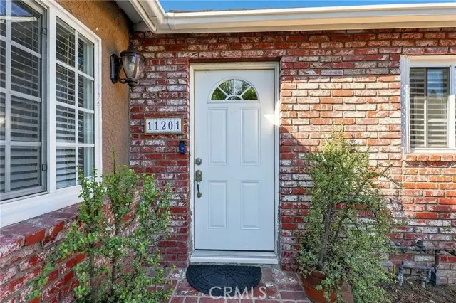11201 Hayvenhurst Avenue, Granada Hills, CA 91344 - #3