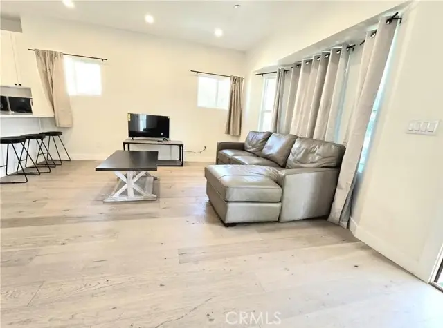 1225 41st  #1227, Los Angeles, CA 90037 - #2