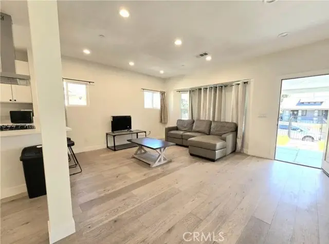 1225 41st  #1227, Los Angeles, CA 90037 - #3