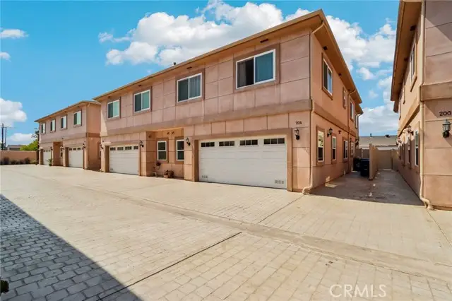 204 121st, Los Angeles, CA 90061 - #1