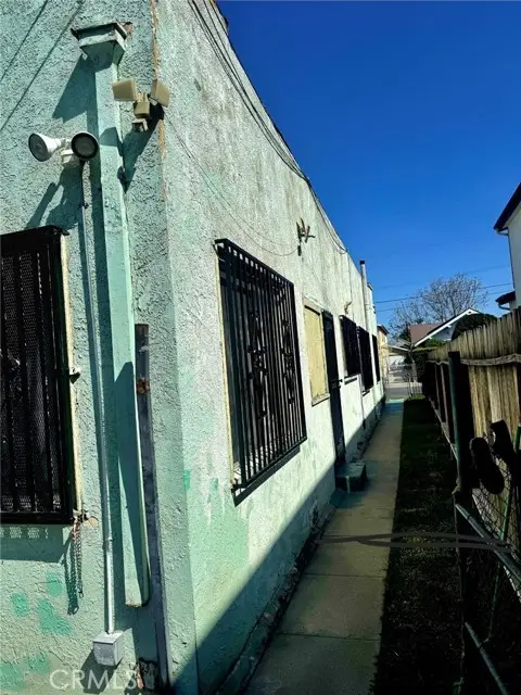 330 56TH ST, Los Angeles, CA 90037 - #2