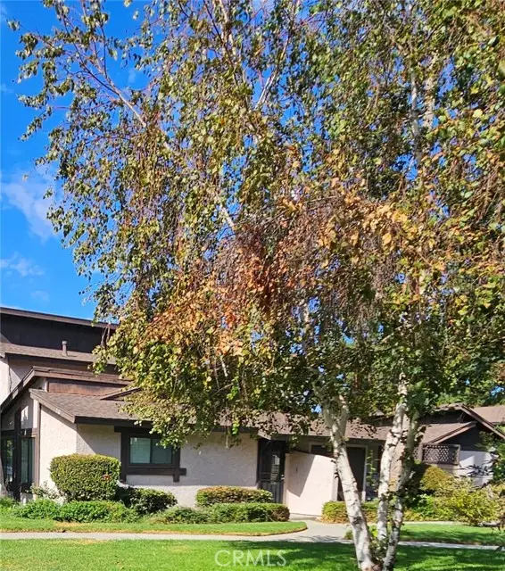 7552 Corbin Avenue  #4, Reseda, CA 91335