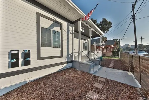 210 Belmont Avenue, Los Angeles, CA 90026