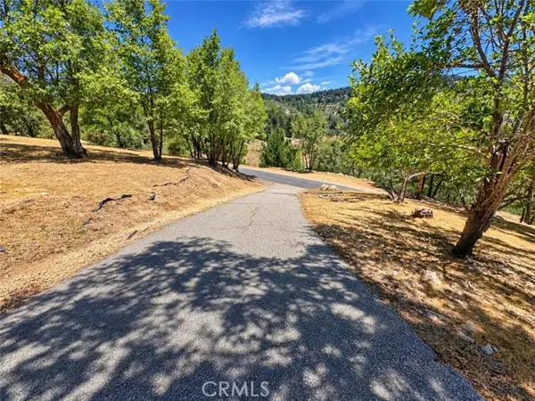 35 Holly Drive, Running Springs, CA 92382