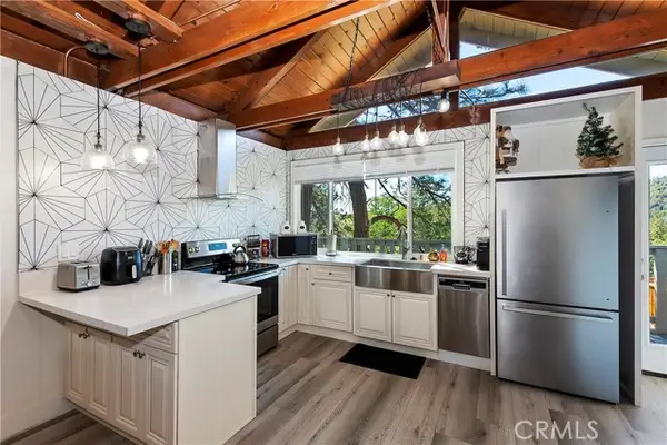 33026 Donner Lane, Running Springs, CA 92382