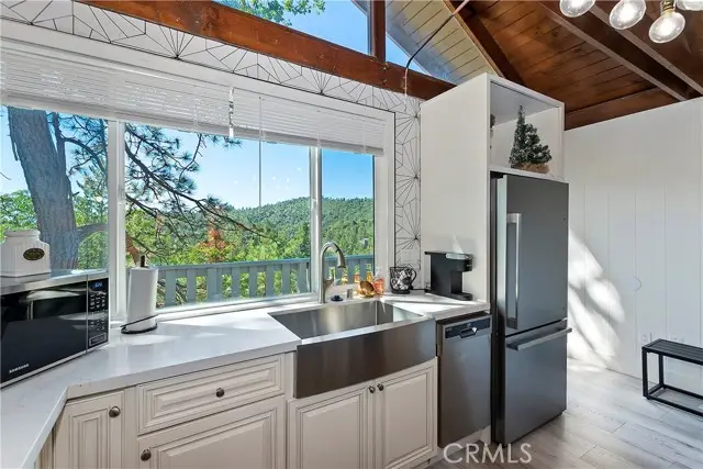 33026 Donner Lane, Running Springs, CA 92382 - #3