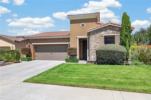 3745 Robinwood, Clovis, CA 93619