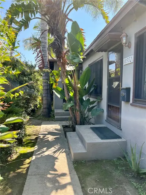 10550 Oxnard Street, North Hollywood, CA 91606