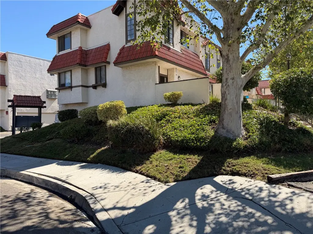 27610 Nugget Drive  #1, Canyon Country, CA 91387 - #1