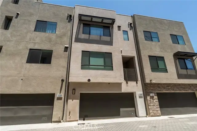 13107 Lumina Way, Van Nuys, CA 91401 - #1