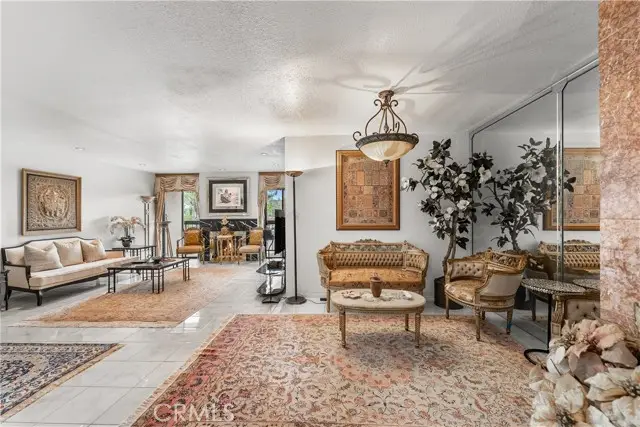1745 Holly  #302, Glendale, CA 91206 - #1