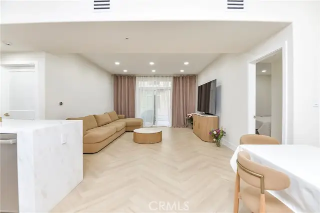 250 n first st  #321, Burbank, CA 91502 - #3