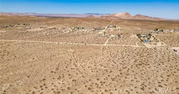 5700 30th St W, Rosamond, CA 93560