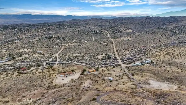 5 Redding, Yucca Valley, CA 92284
