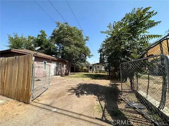 515 Crawford Street, Bakersfield, CA 93305 - #1