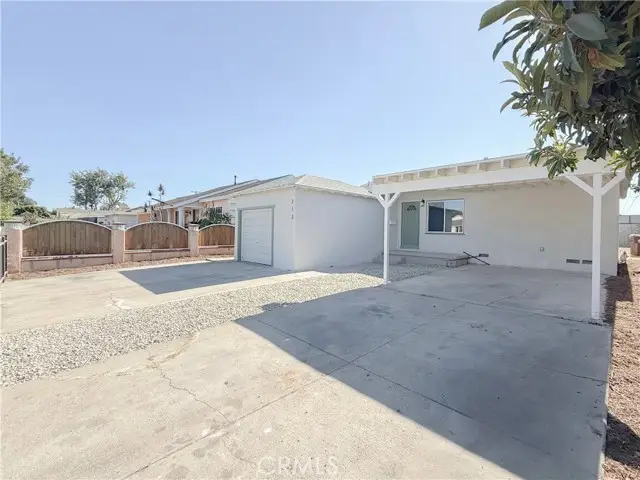 213 Broadacres Avenue, Compton, CA 90220 - #2