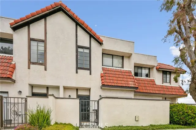 27612 Nugget Drive  #5, Canyon Country, CA 91387 - #1