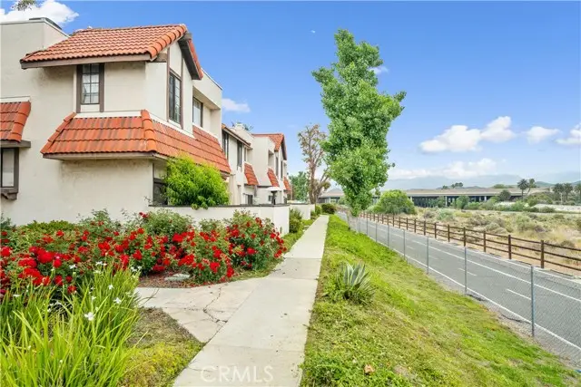 27612 Nugget Drive  #5, Canyon Country, CA 91387 - #2