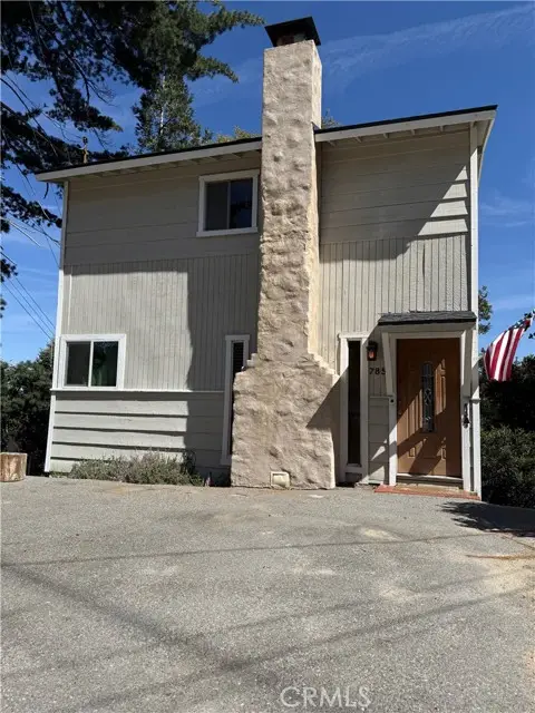 785 County (AROSA) Drive, Crestline, CA 92325