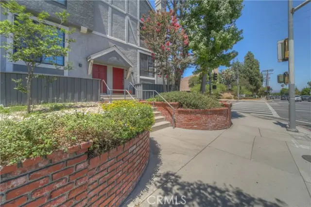 18100 Burbank, Tarzana, CA 91356 - #3
