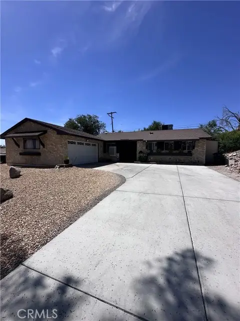 16429 Avalon, Victorville, CA 92395