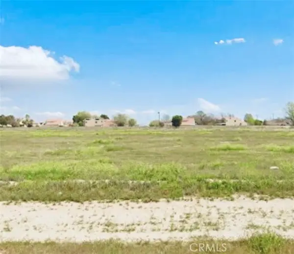 25 Avenue J, Lancaster, CA 93535