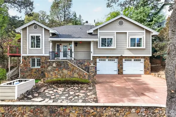 16930 Knollview Drive, Hidden Valley Lake, CA 95467