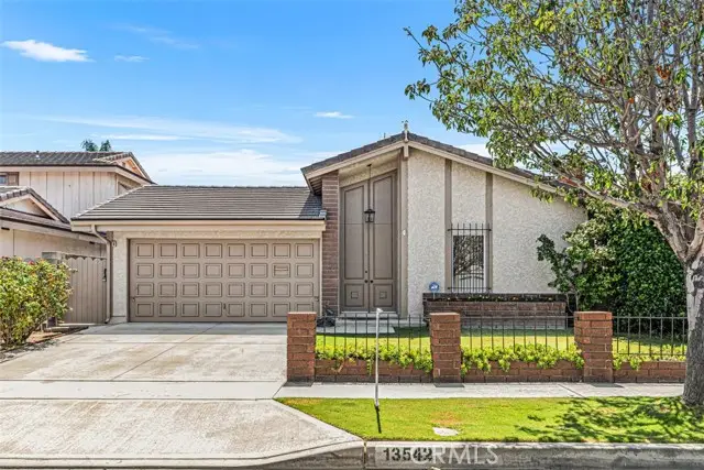 13542 La Jara, Cerritos, CA 90703 - #1