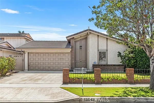 13542 La Jara, Cerritos, CA 90703