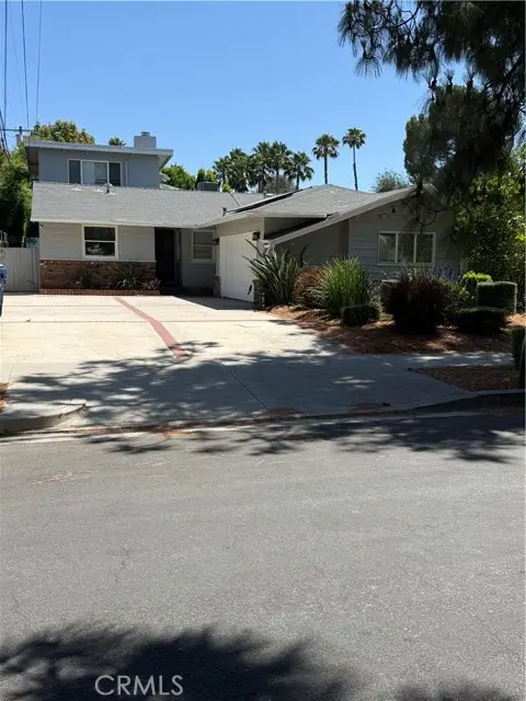 22814 Collins, Woodland Hills, CA 91367