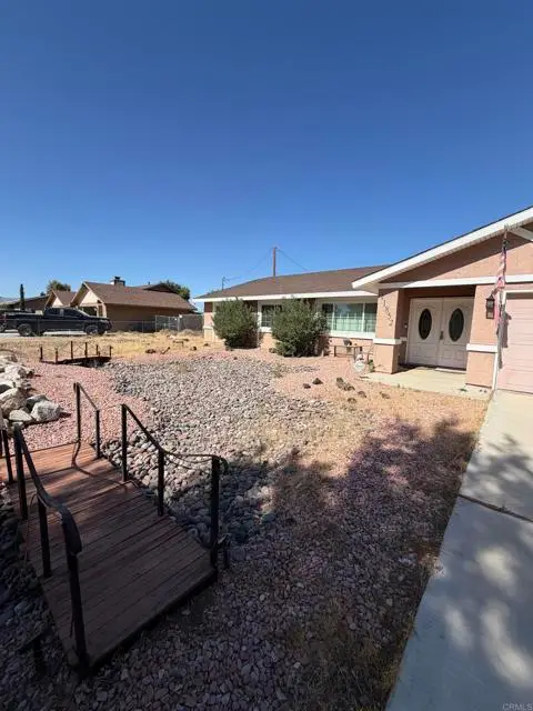 11852 Jamacha Rd, Apple Valley, CA 92308