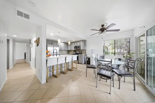 341 Melrose Drive, Vista, CA 92083 - #2