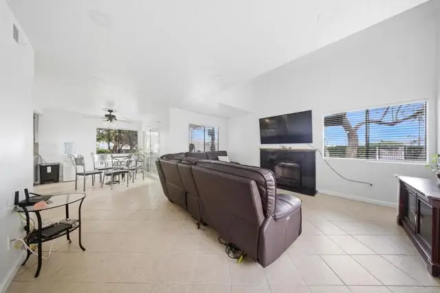 341 Melrose Drive, Vista, CA 92083 - #3