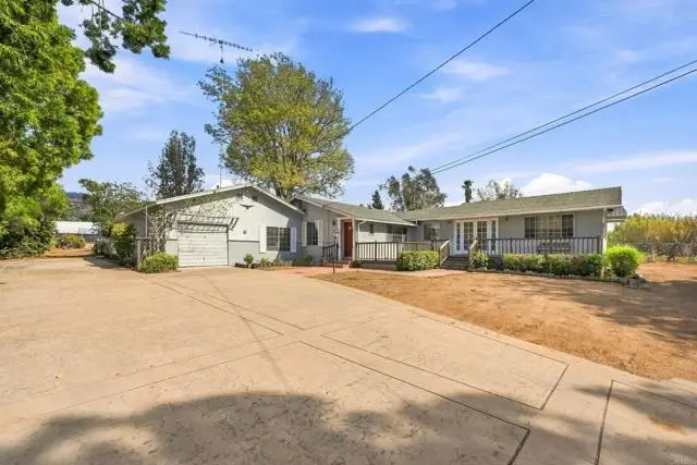 1045 Warmlands Avenue, Vista, CA 92084 - #2