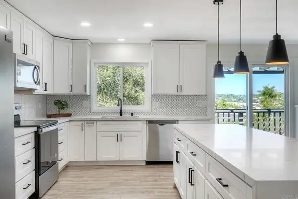 2449 Primrose Ave, Vista, CA 92083