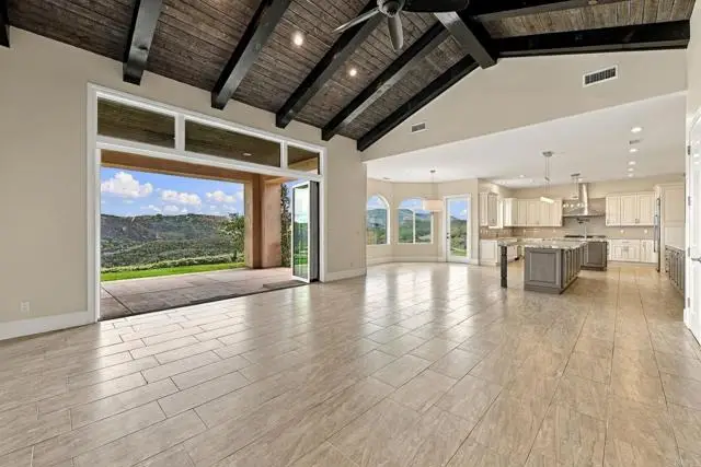 2260 Panoramic Way, Vista, CA 92084 - #2