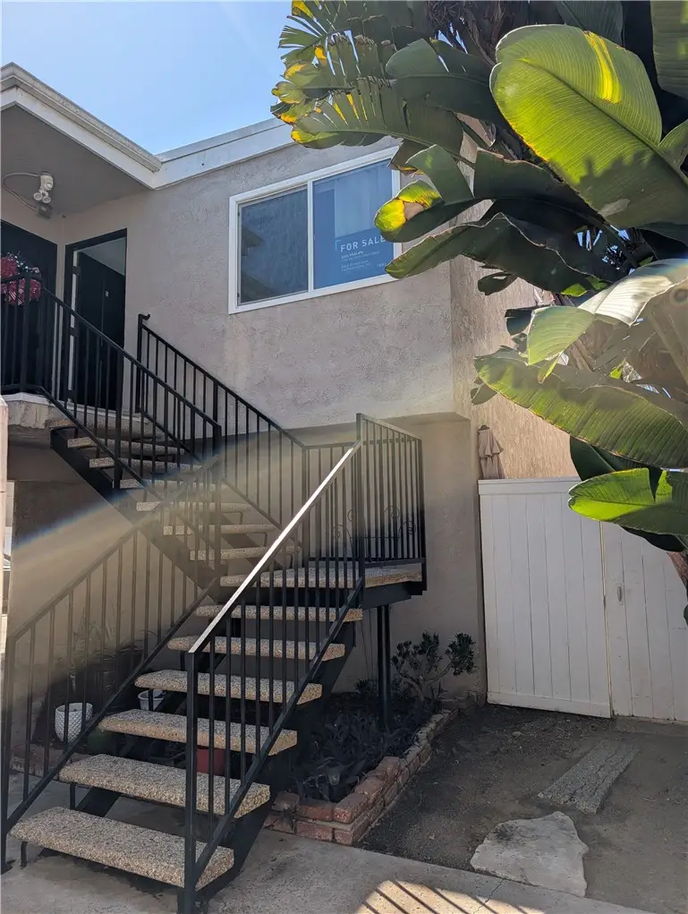 205 13th Street  #D, Huntington Beach, CA 92648 - #3