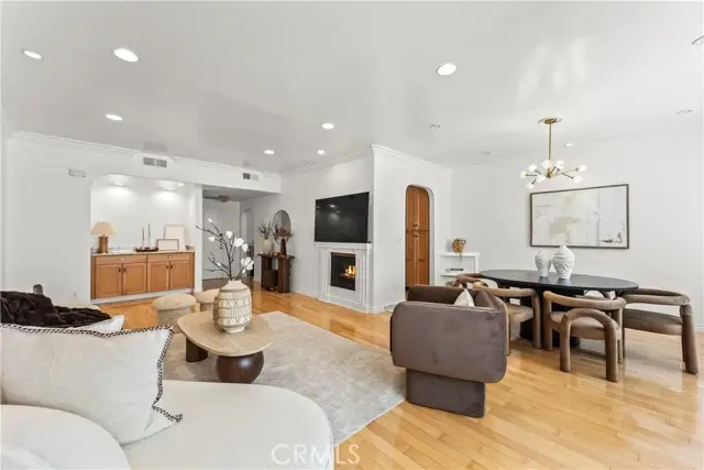 11928 Kiowa  #105, Los Angeles, CA 90049 - #3