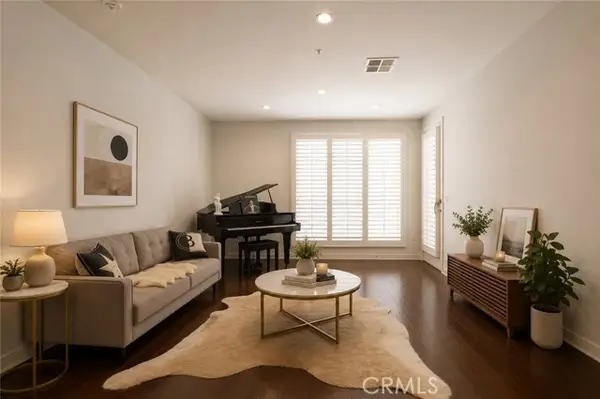 21301 Erwin Street  #305, Woodland Hills, CA 91367