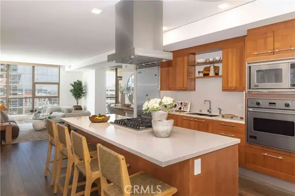 9 MacArthur Place  #1404, Santa Ana, CA 92707