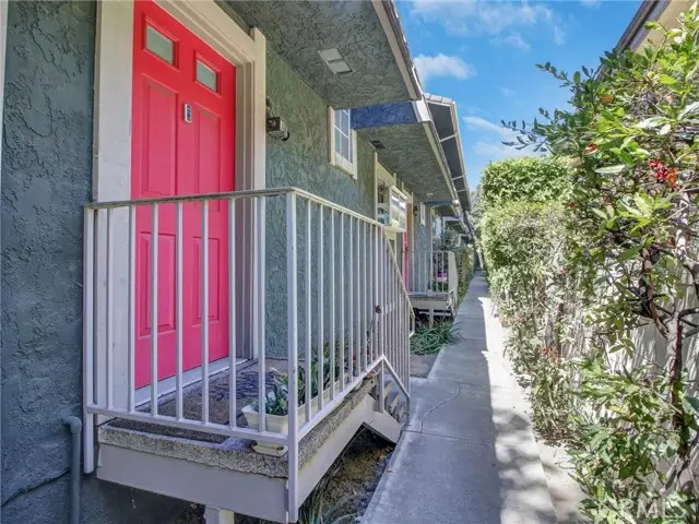 379 Mentor Avenue  #1, Pasadena, CA 91106 - #3