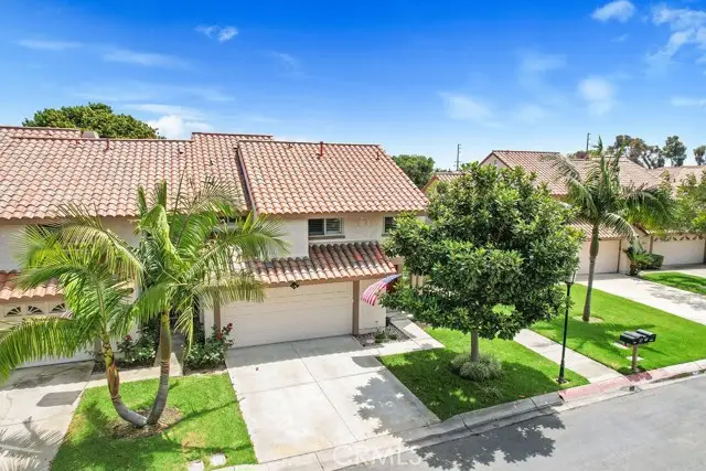 20932 Coastview Lane, Huntington Beach, CA 92648 - #2
