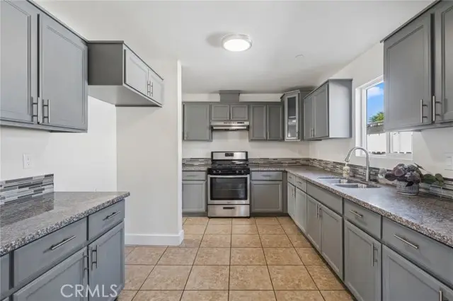 330 E 101st Street, Los Angeles, CA 90003 - #3