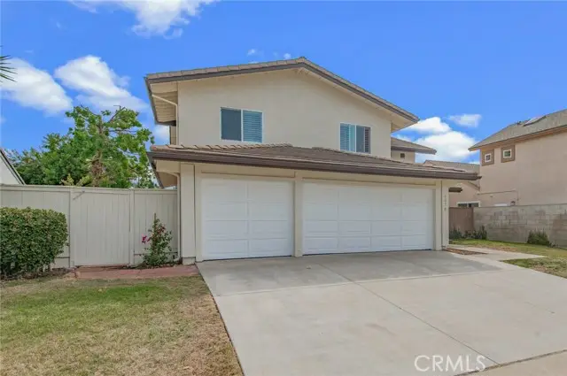 5076 Bordeaux Ave, Irvine, CA 92602 - #1